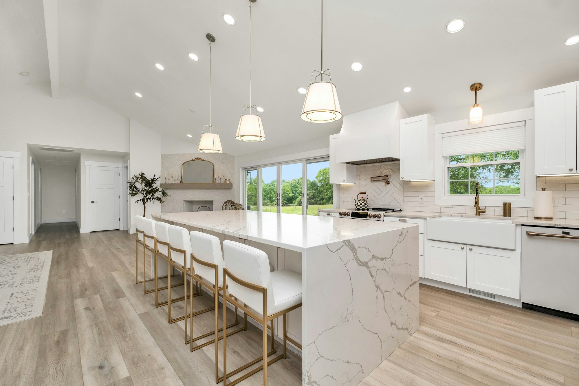 A bright, freshly cleaned kitchen